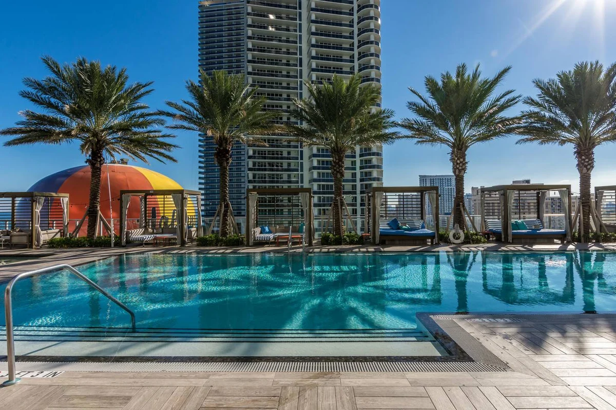 Condo in Hollywood property photo 3