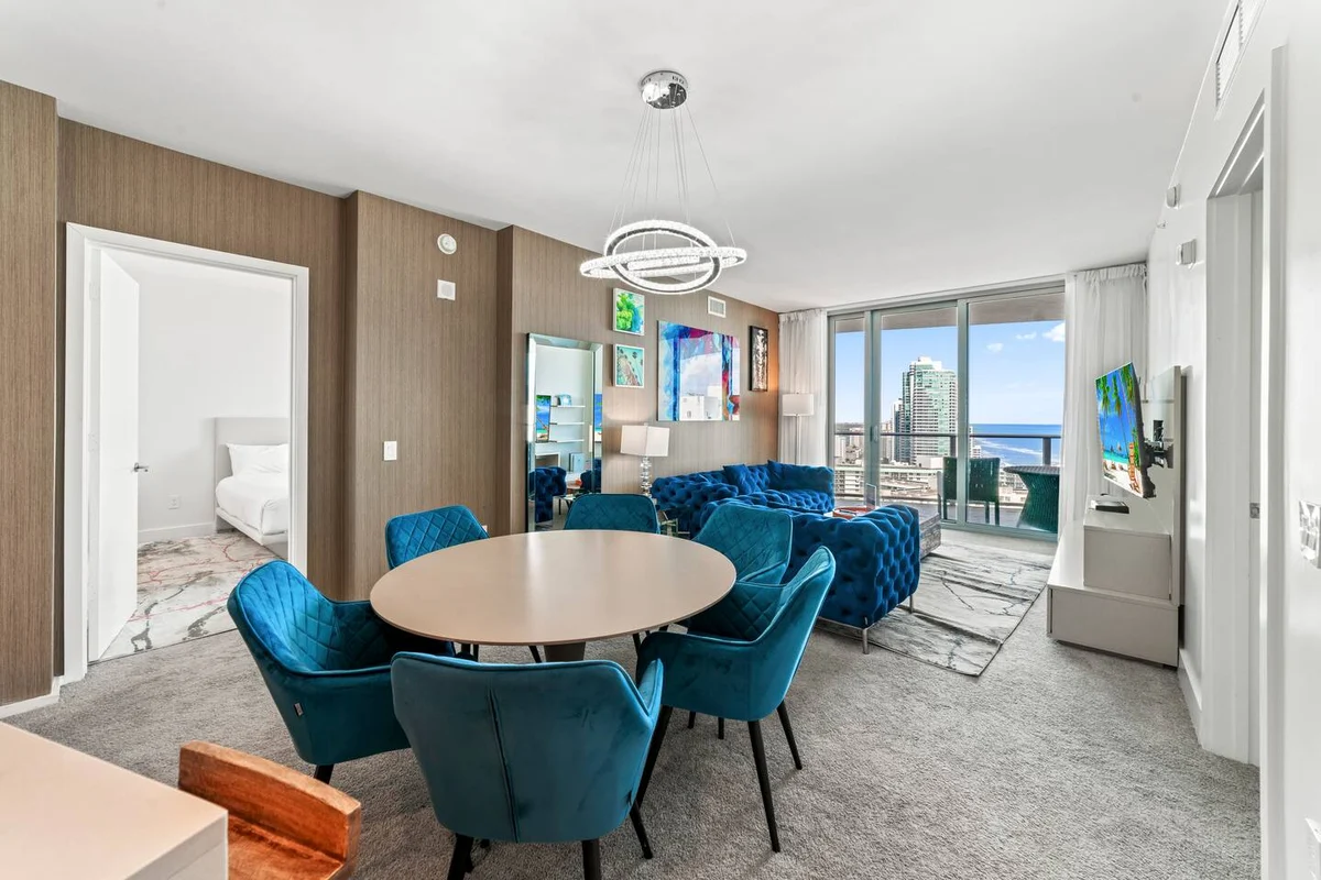 Condo in Hollywood property photo 2