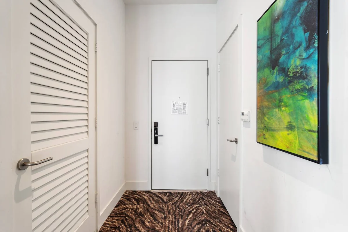 Condo in Hollywood property photo 5