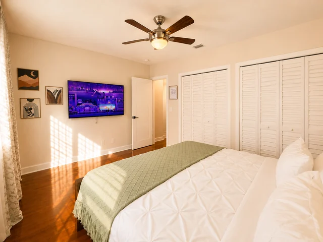 BEDROOM image 1