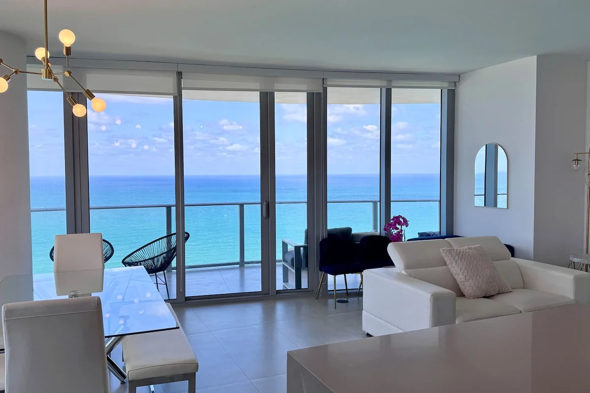 Condo in Hollywood property photo 4