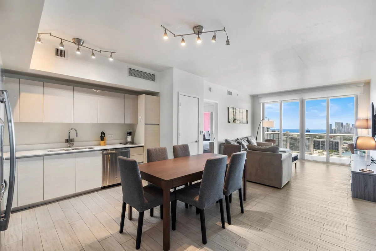 Apartment in Hallandale Beach property photo 3