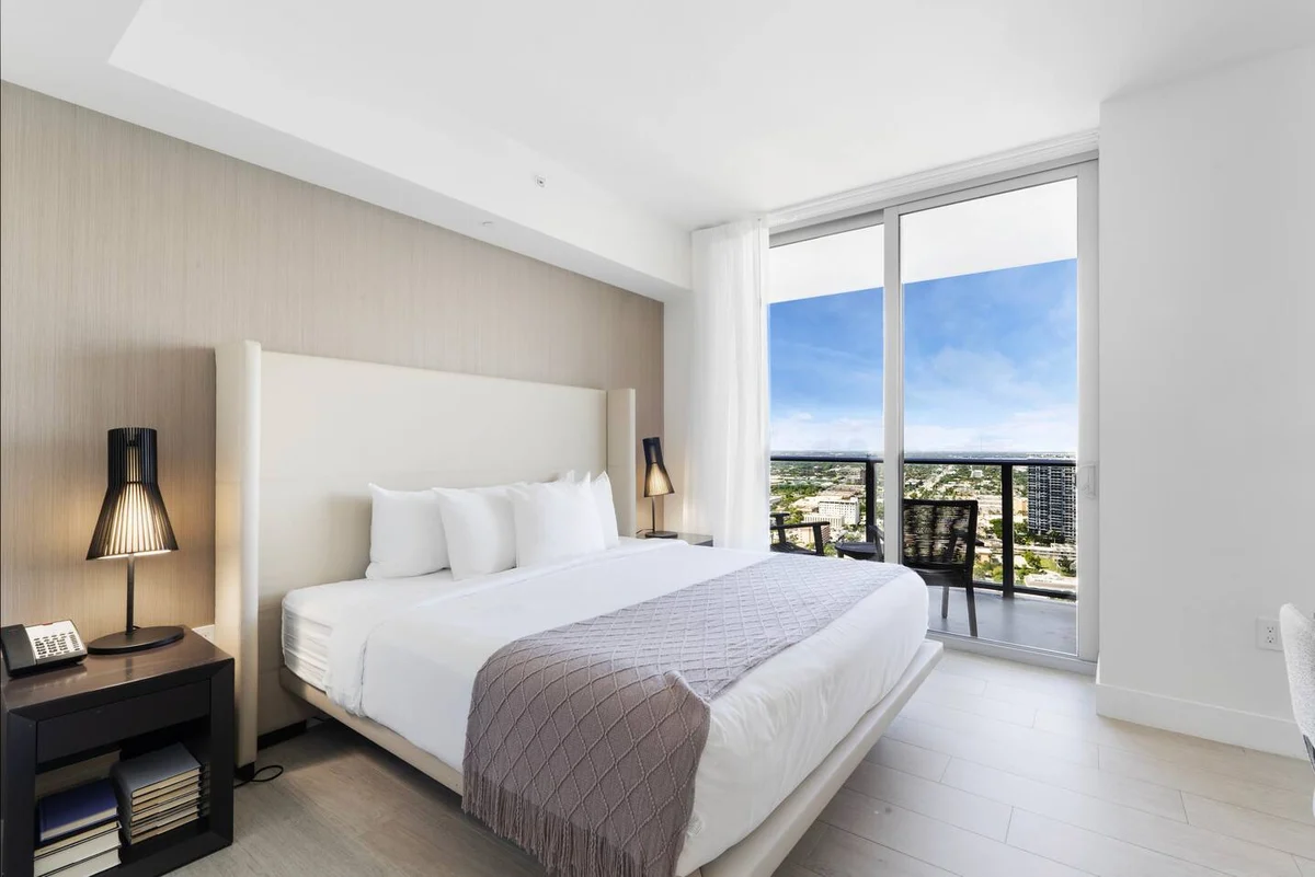 Condo in Hollywood property photo 2