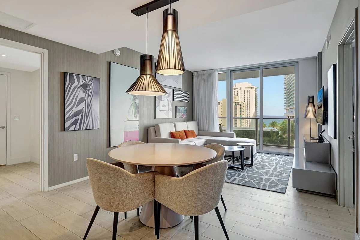 Condo in Hollywood property photo 2