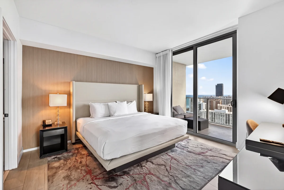 Condo in Hollywood property photo 2