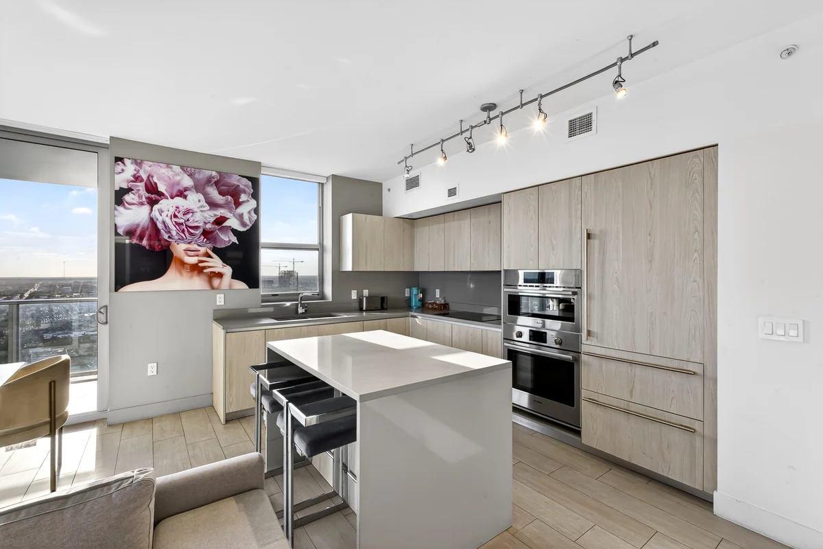 Condo in Hollywood property photo 5