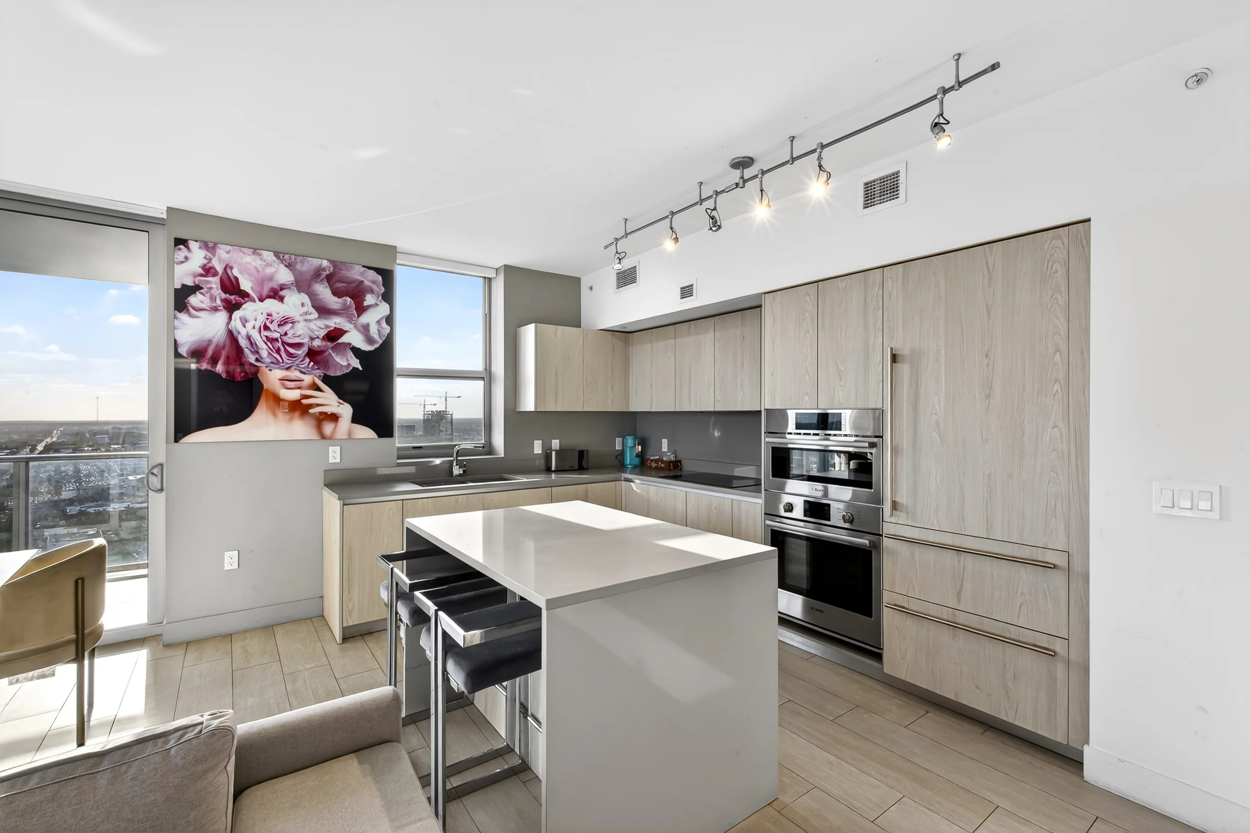 Condo in Hollywood property photo 5