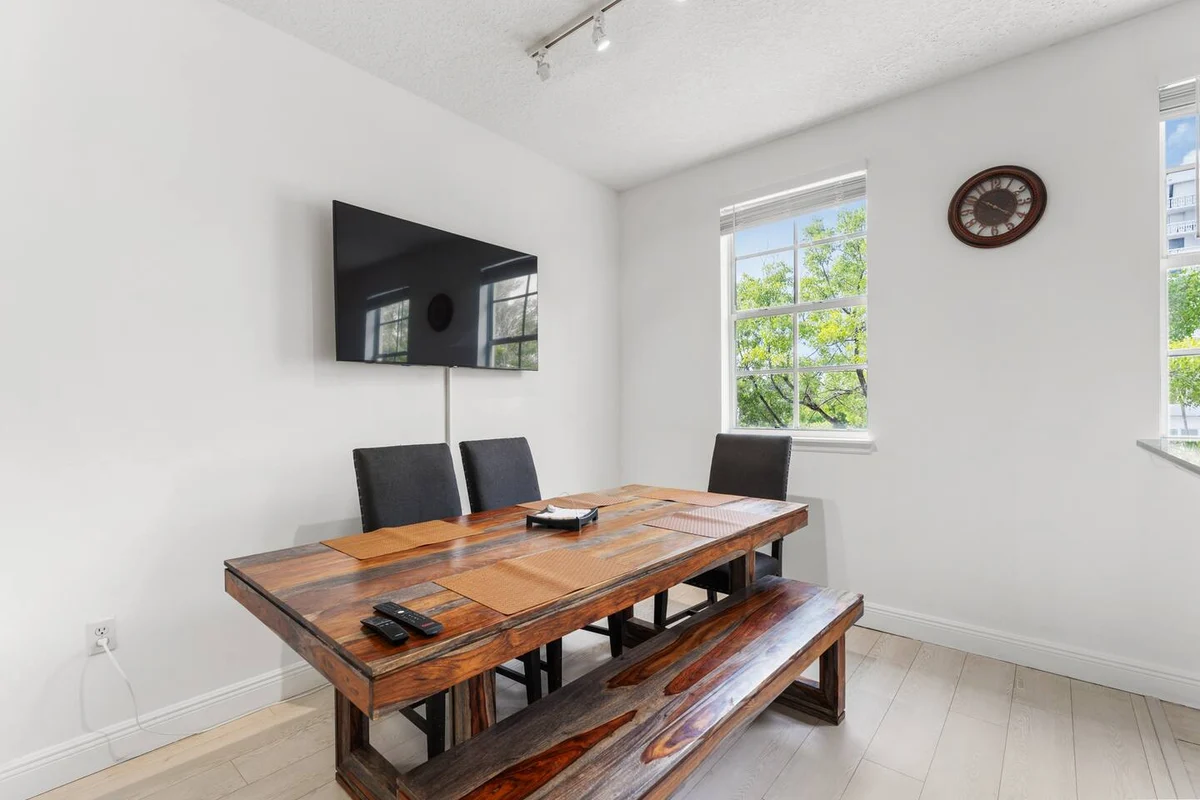 Townhome in Hallandale Beach property photo 5