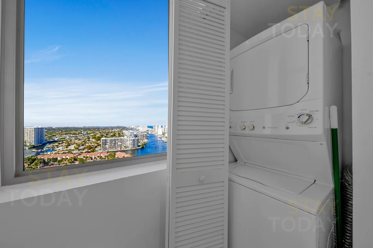 Condo in Hallandale Beach property photo 4