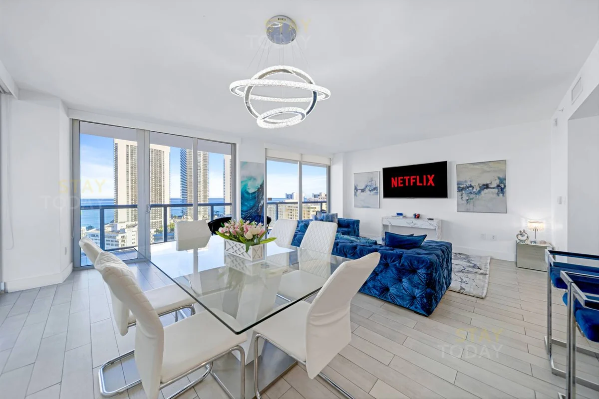 Condo in Hallandale Beach property photo 5