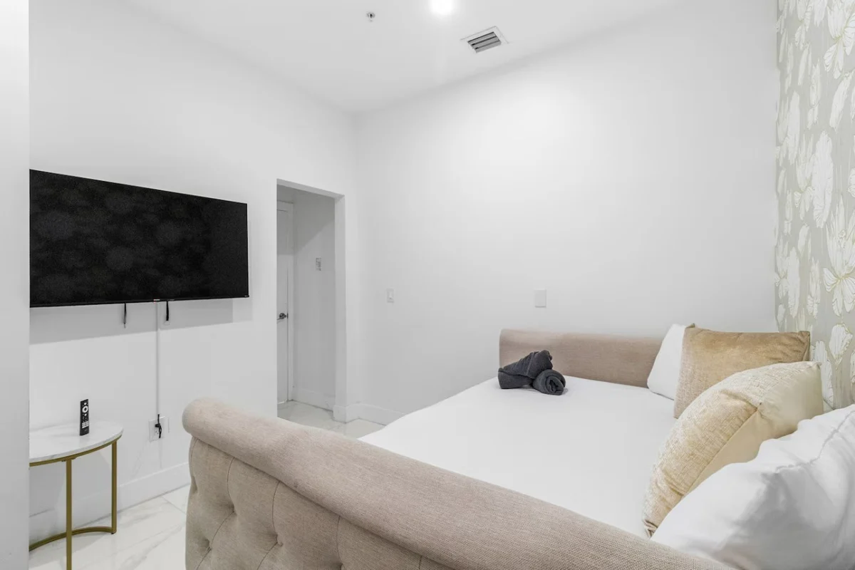 1000 - Airbnb 5 #13
