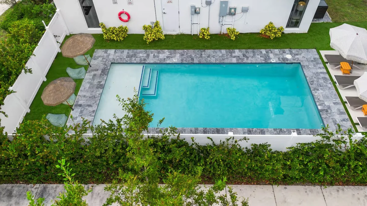 1000 - Airbnb 5 #22