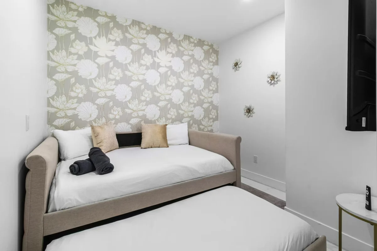 1000 - Airbnb 5 #28