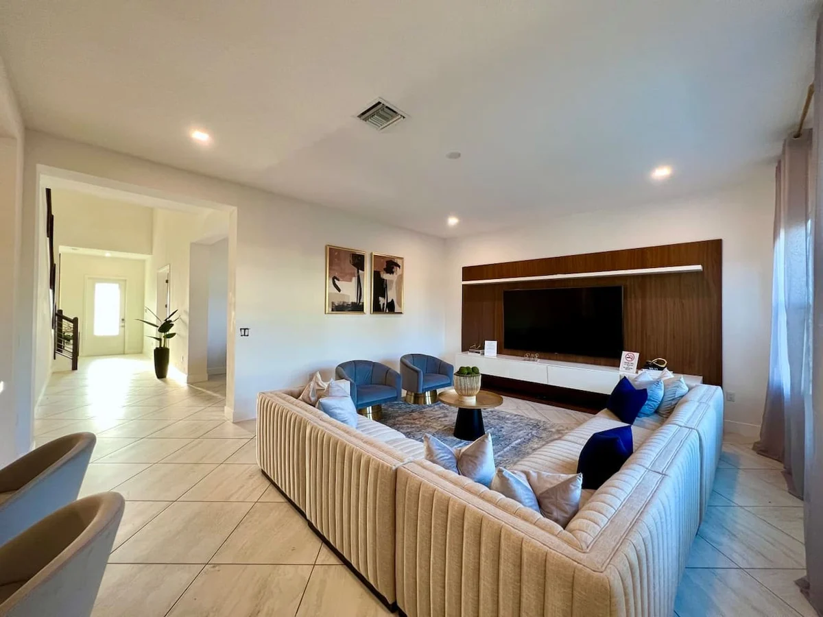 11 NW 122 Miami #20