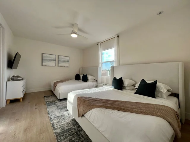Bedroom 7 image 1