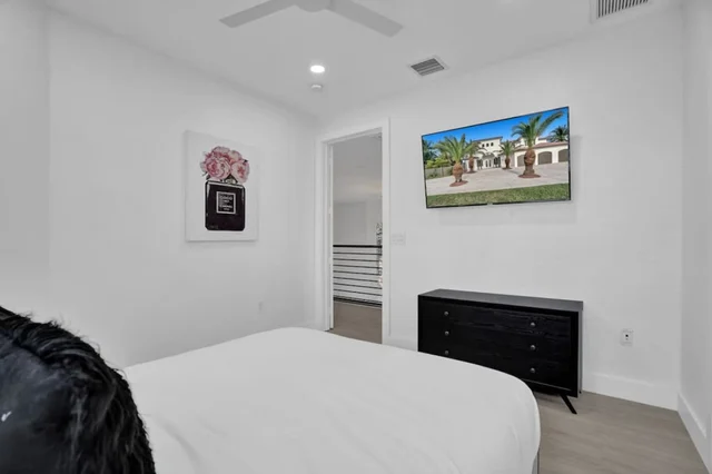Bedroom 6 image 1