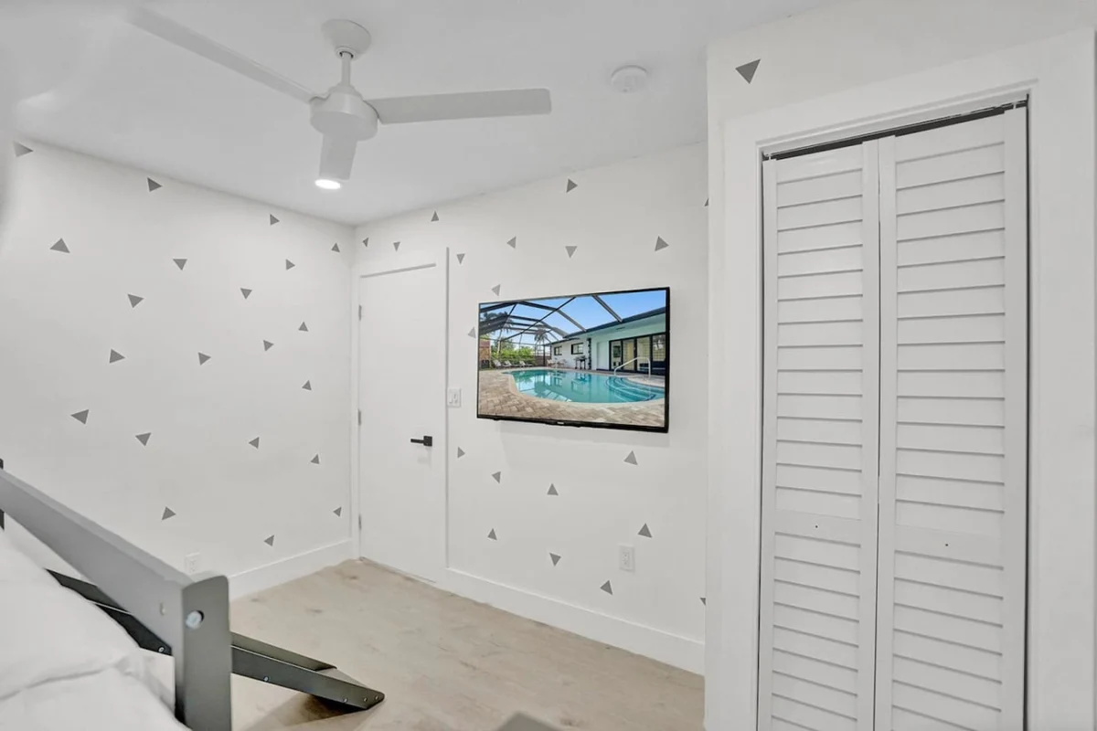 1141  N Northlake #20