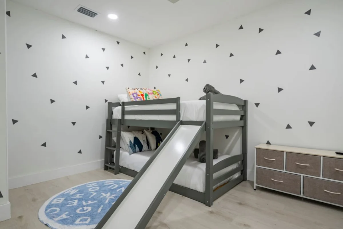1141  N Northlake #37