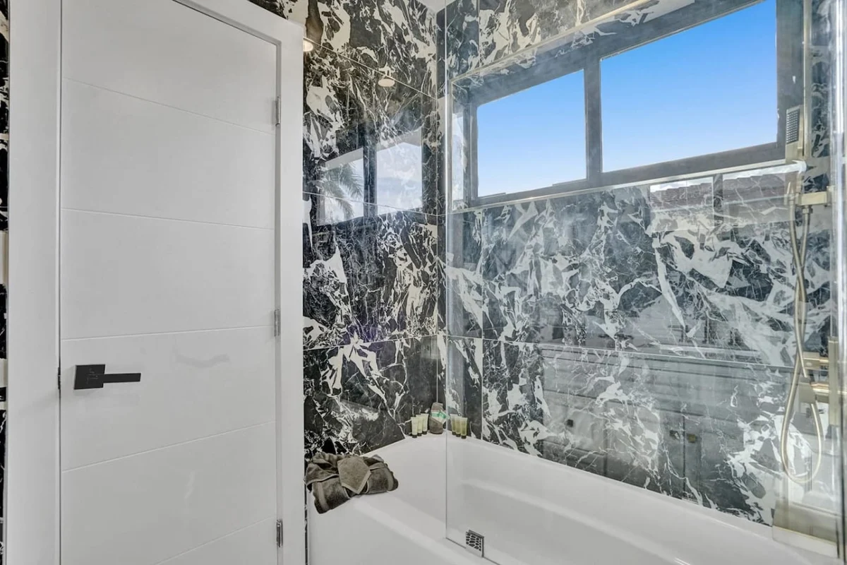 1141  N Northlake #23