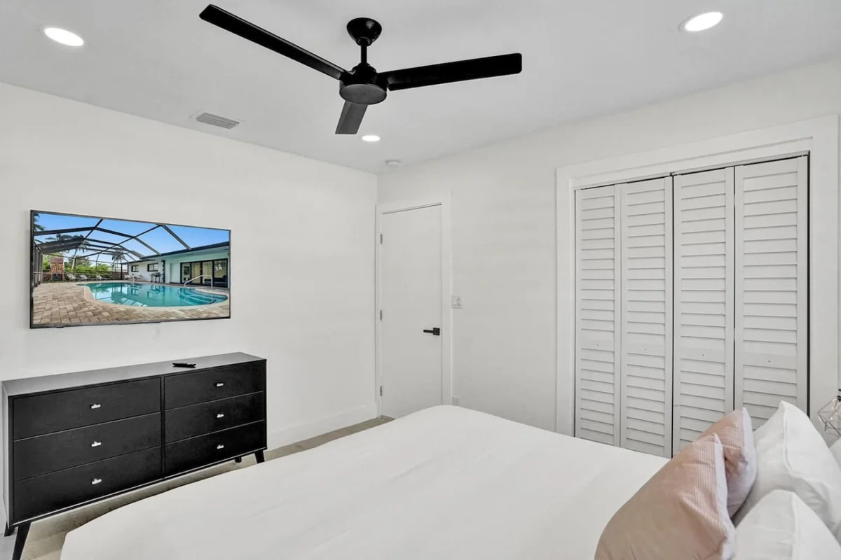 1141  N Northlake #64