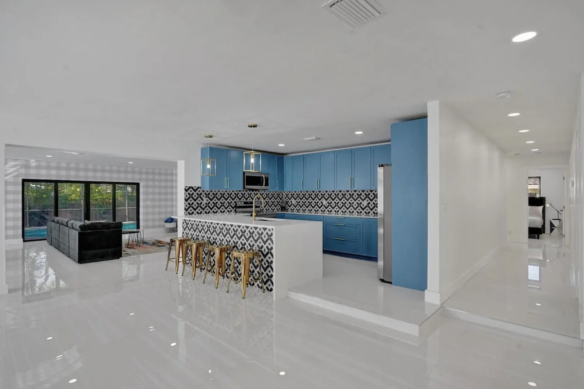 1141  N Northlake #70