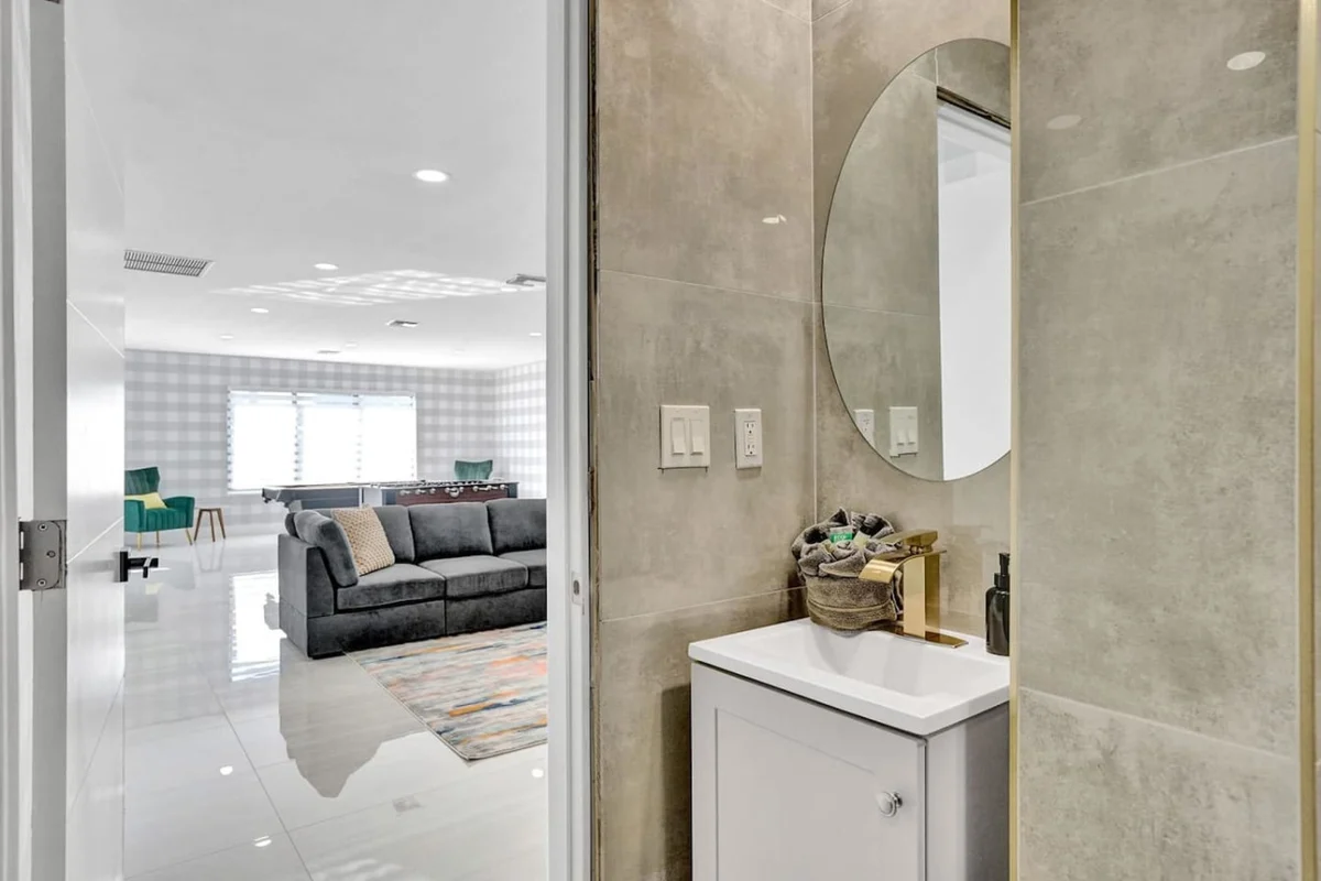 1141  N Northlake #117