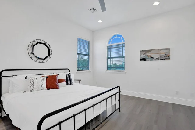 Bedroom 3 image 1