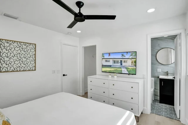Bedroom 1 image 1