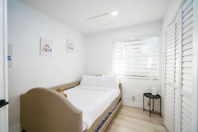 Bedroom 3 image 1