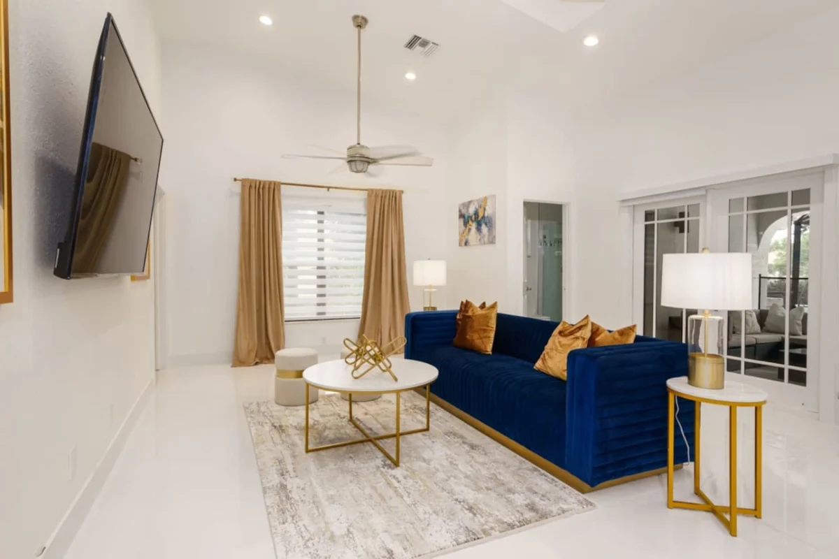 1361 - Airbnb 5 #14