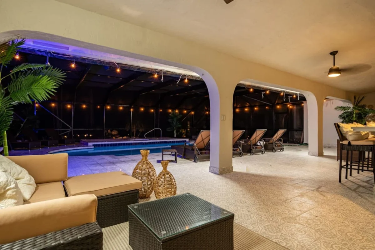 1361 - Airbnb 5 #15