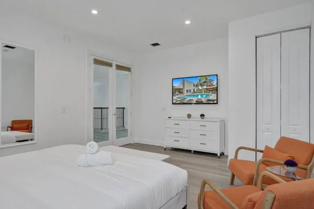 Bedroom 5 image 1