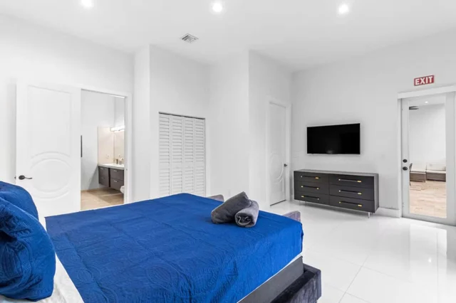 Bedroom 1 image 1