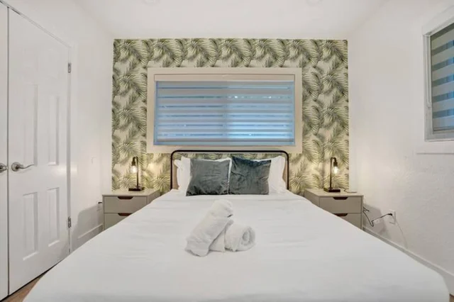 Bedroom 7 image 1