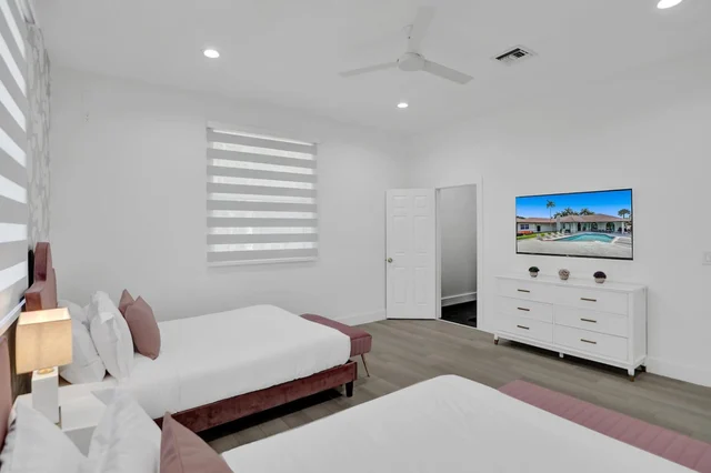Bedroom 2 image 1