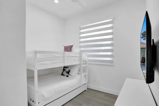 Bedroom 6 image 1