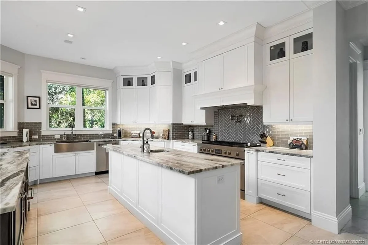 545 Stuart - NORTH #38