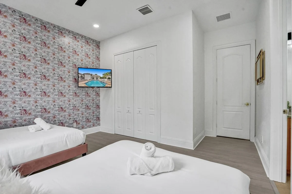 7000sf Mansion/Gameroom/Theater/Heated Pool #67
