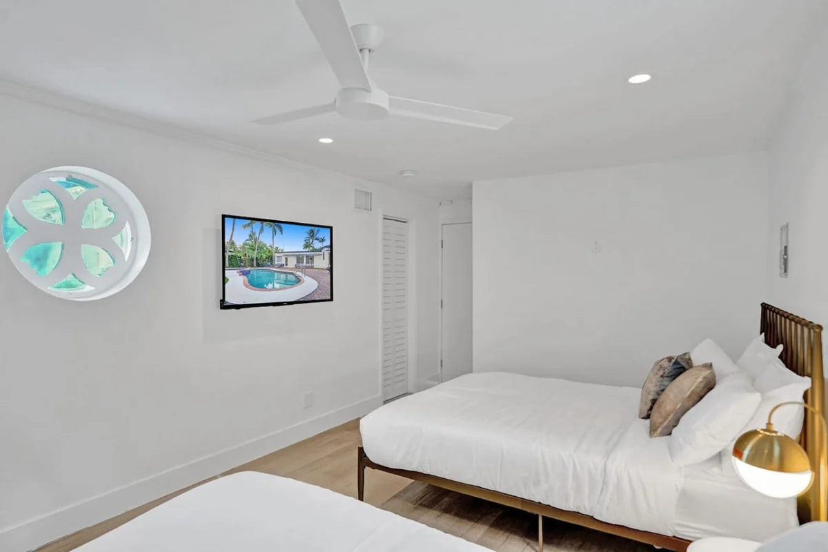 725 - Airbnb 5 #35
