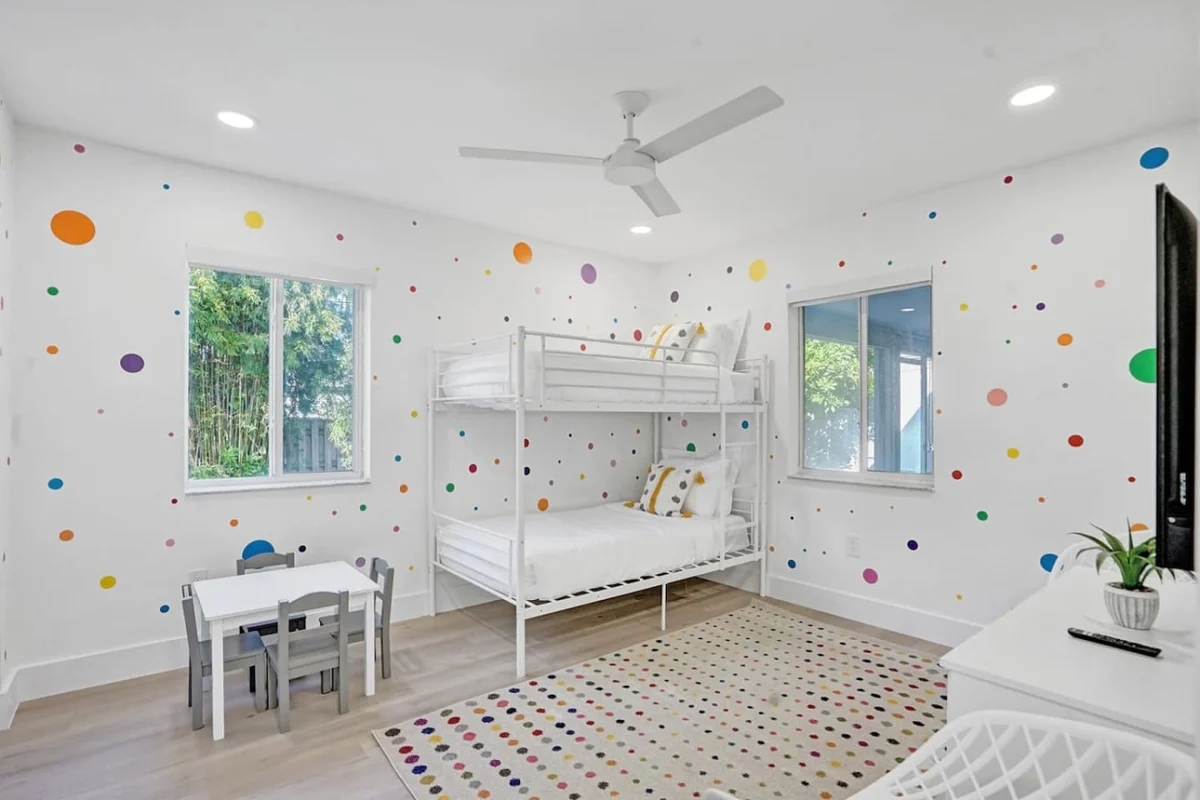 725 - Airbnb 5 #95