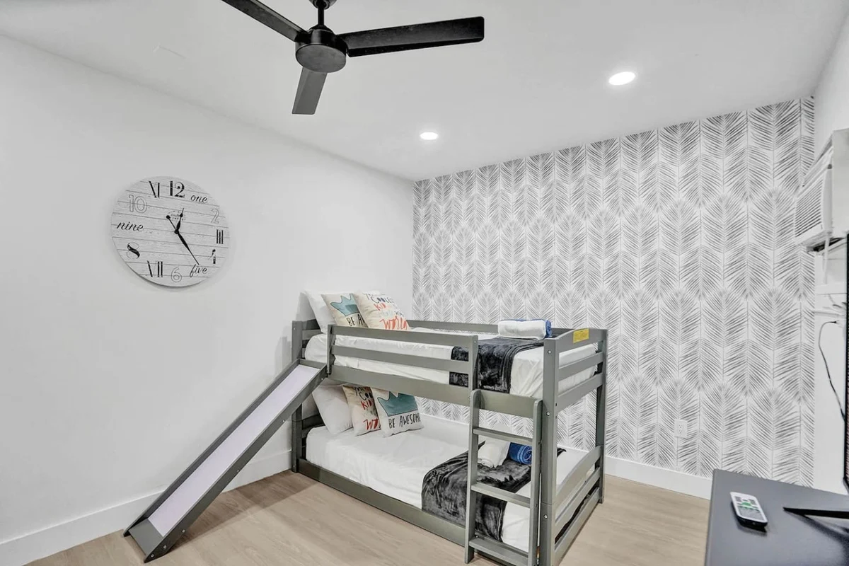 911 - Airbnb 5 #102