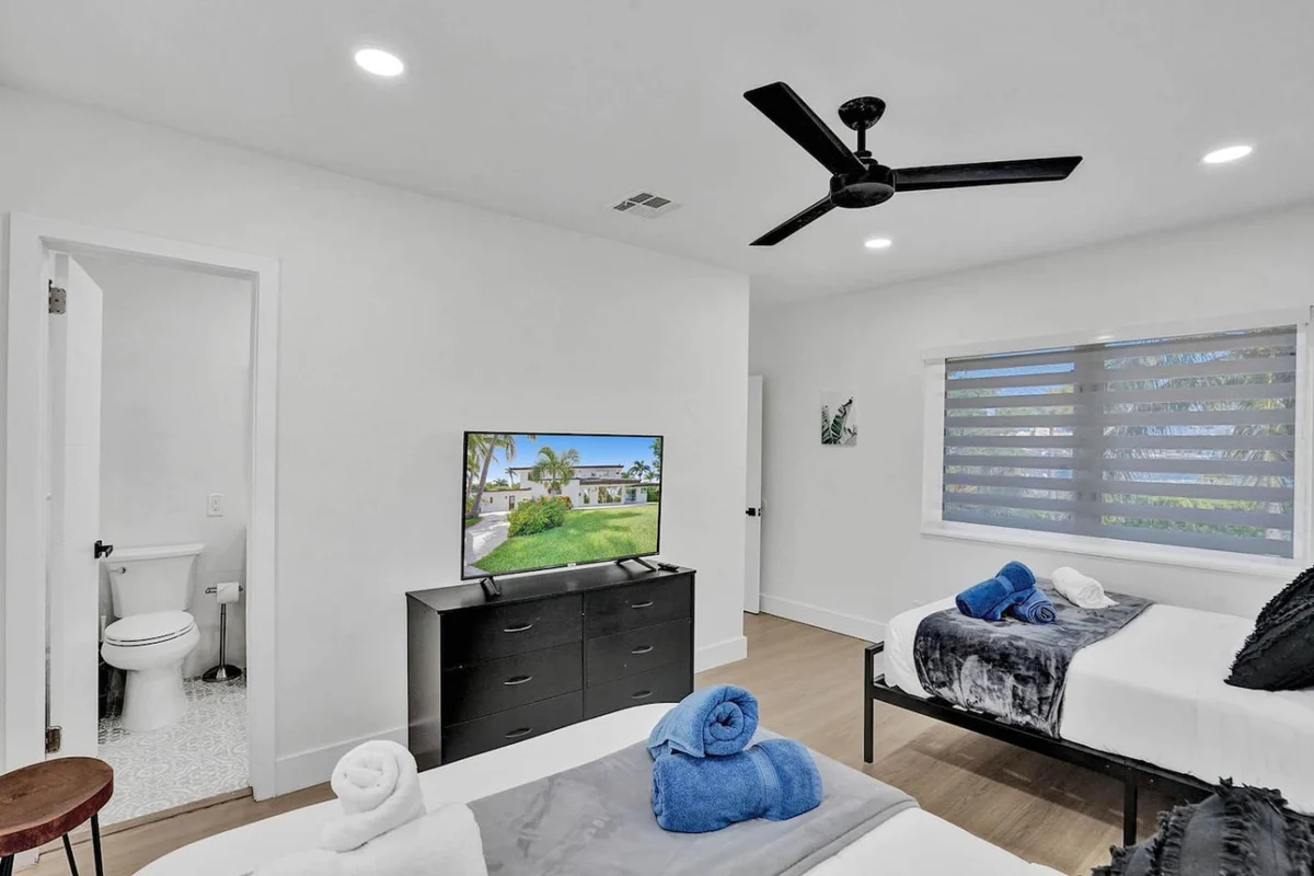 911 - Airbnb 5 #38