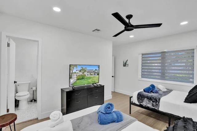 Bedroom 1 image 1