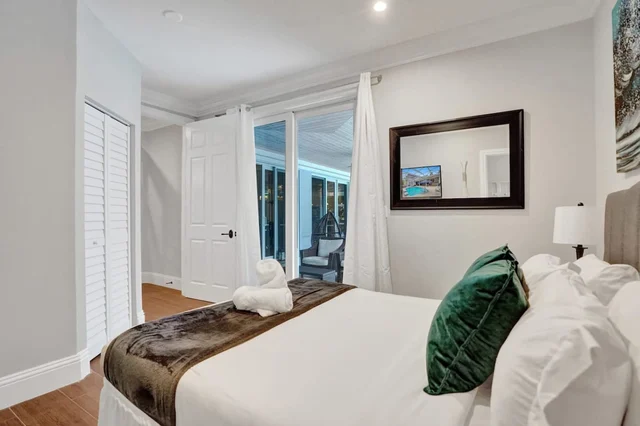 Bedroom 1 image 1