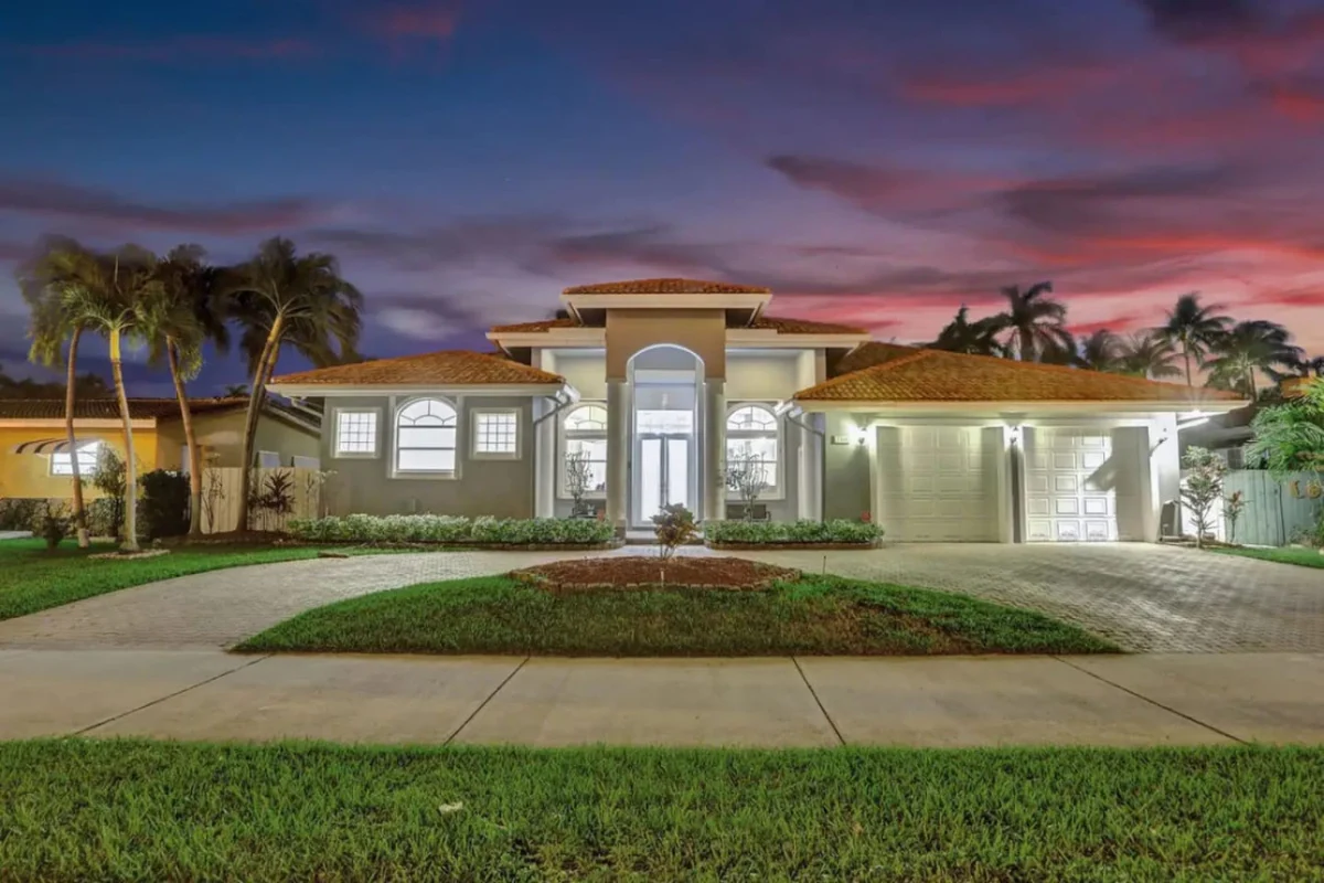 Luxury 6BR Near Beach w/ Pool & Game Room #51