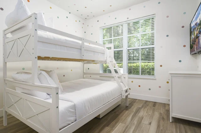 Bedroom 1 image 1