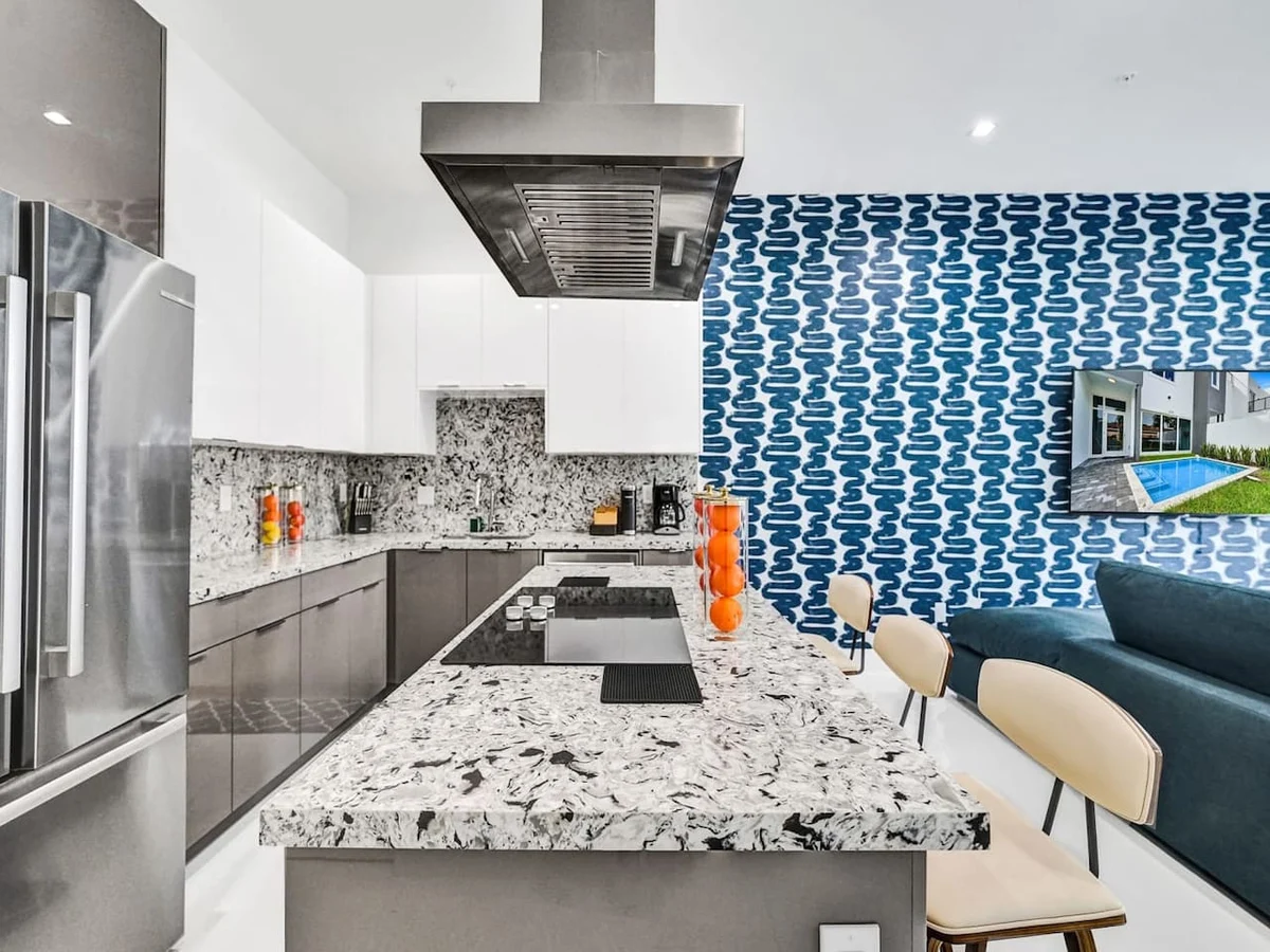 New 2023 Luxe Modern Home with Pool #8