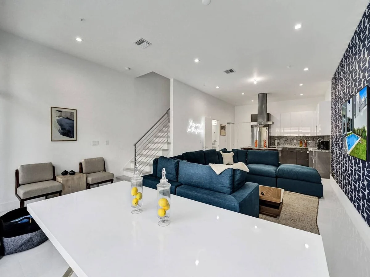 New 2023 Luxe Modern Home with Pool #38