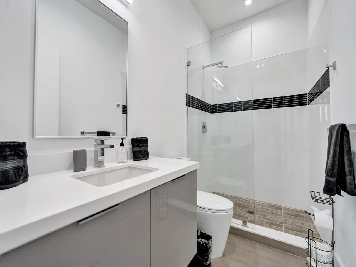 New 2023 Luxe Modern Home with Pool #141