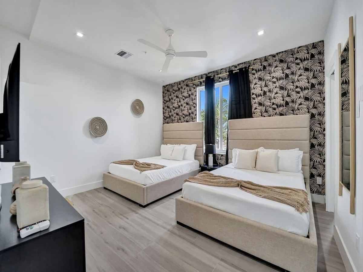 New 2023 Luxe Modern Home with Pool #158